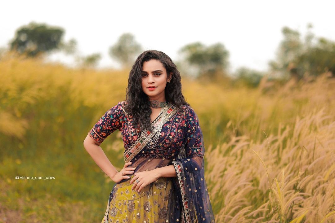 പുതിയ ലുക്കില്‍ തിളങ്ങി സ്റ്റാര്‍ മാജിക് അവതാരിക  ലക്ഷ്മി നക്ഷത്ര: പുതിയ ഫോട്ടോഷൂട്ട് കാണാം