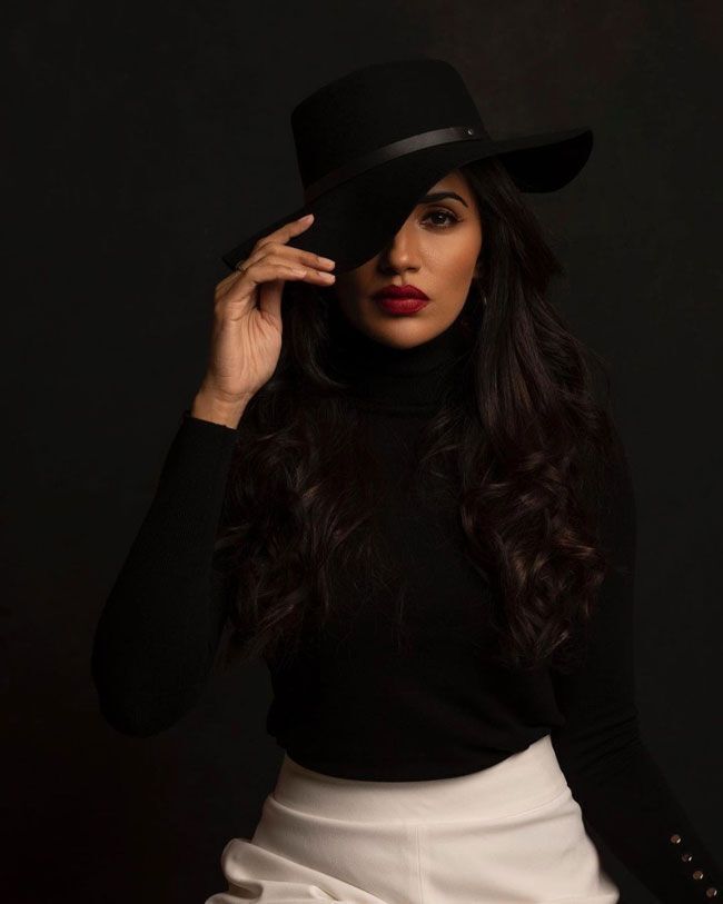 ഹോട്ട് ചിത്രങ്ങളുമായി അക്ഷര ഗൗഡ; വൈറലായ പുതിയ ഫോട്ടോഷൂട്ട് കാണാം