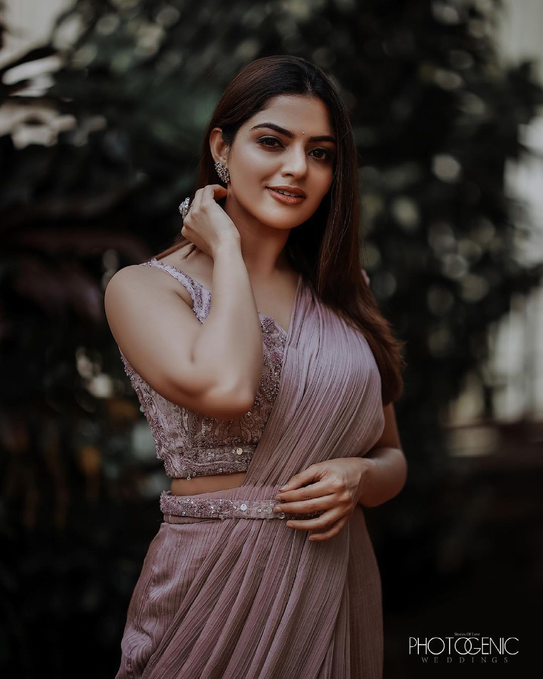 മമ്മൂക്കയെ കണ്ണുവച്ച സുന്ദരി; മലയാളികളുടെ പ്രിയ നടി നിഖില വിമലിനെകുറിച്ചറിയാം ഒപ്പം ഏറ്റവും പുതിയ ചിത്രങ്ങളും   