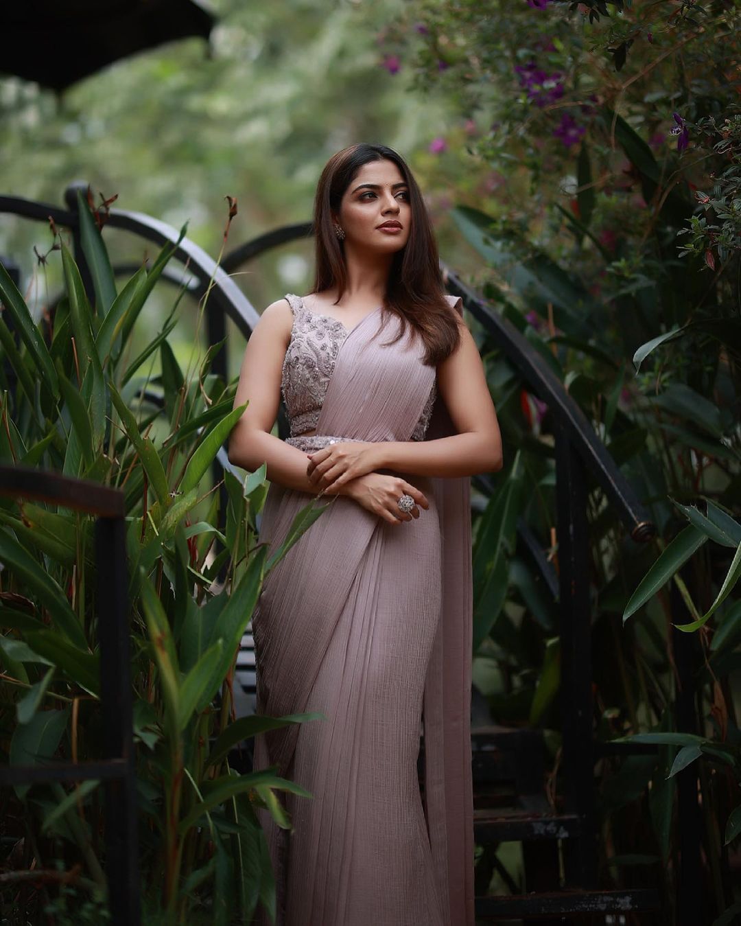 മമ്മൂക്കയെ കണ്ണുവച്ച സുന്ദരി; മലയാളികളുടെ പ്രിയ നടി നിഖില വിമലിനെകുറിച്ചറിയാം ഒപ്പം ഏറ്റവും പുതിയ ചിത്രങ്ങളും   