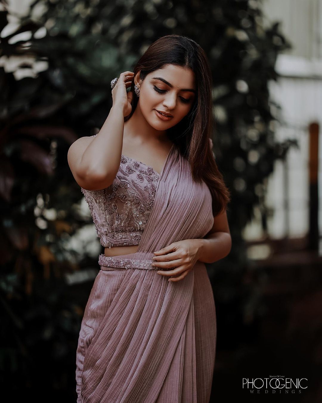 മമ്മൂക്കയെ കണ്ണുവച്ച സുന്ദരി; മലയാളികളുടെ പ്രിയ നടി നിഖില വിമലിനെകുറിച്ചറിയാം ഒപ്പം ഏറ്റവും പുതിയ ചിത്രങ്ങളും   