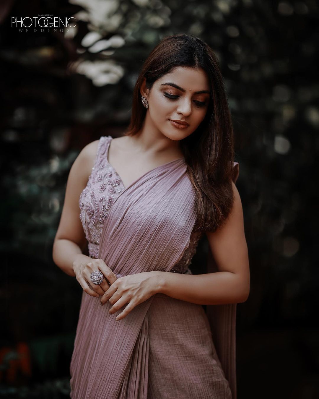 മമ്മൂക്കയെ കണ്ണുവച്ച സുന്ദരി; മലയാളികളുടെ പ്രിയ നടി നിഖില വിമലിനെകുറിച്ചറിയാം ഒപ്പം ഏറ്റവും പുതിയ ചിത്രങ്ങളും   