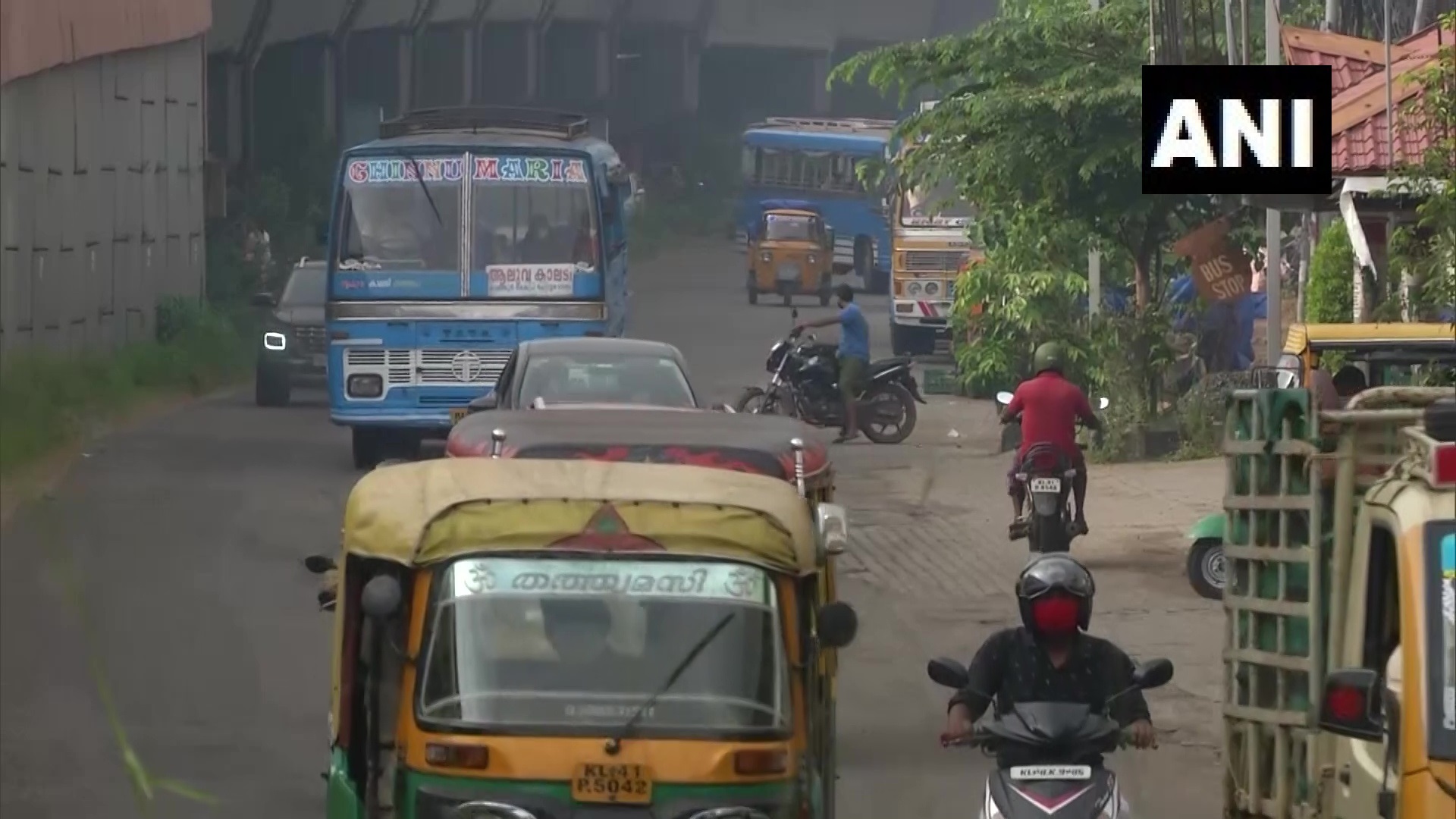 കൊവിഡ് നിയന്ത്രണങ്ങളില്‍ ഇളവ് ലഭിച്ചതോടെ കൊച്ചിയില്‍ തിരക്കേറി: ചിത്രങ്ങള്‍ കാണാം