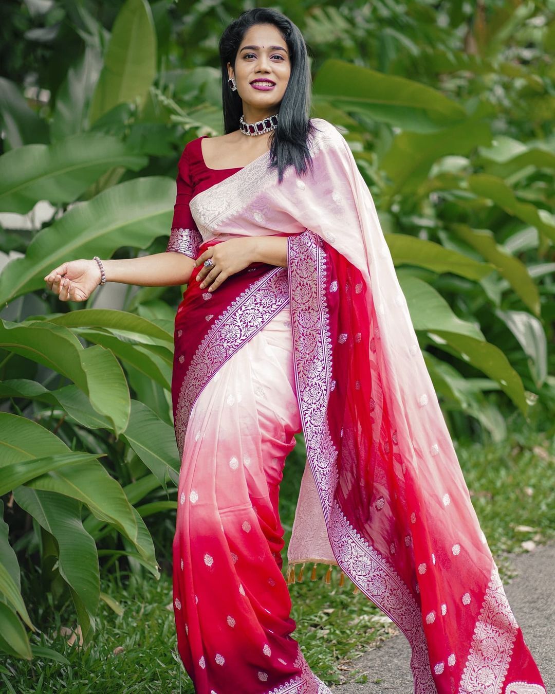 ബസില്‍ യാത്രാ ചിത്രങ്ങളുമായി കുടുംബ വിളക്ക് താരം ആതിര മാധവ്, എങ്ങോട്ടാണെന്ന് ആരാധകര്‍