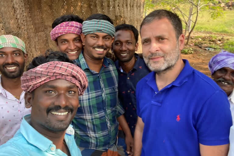 രാഹുൽ ഗാന്ധി തേടിയെത്തിയ വില്ലേജ് കുക്കിംഗ് ചാനൽ, മുഖ്യമന്ത്രിയുടെ ദുരിതാശ്വാസ നിധിയിലേക്ക് 10 ലക്ഷം