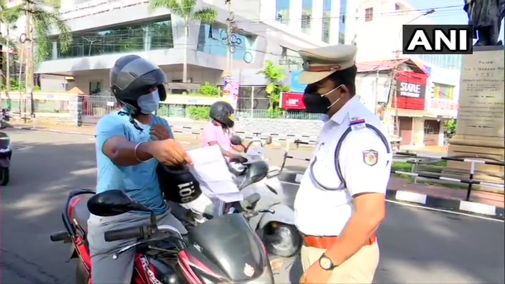 കേരളത്തില്‍ ഇന്ന് കടുത്ത നിയന്ത്രണം: ചിത്രങ്ങള്‍