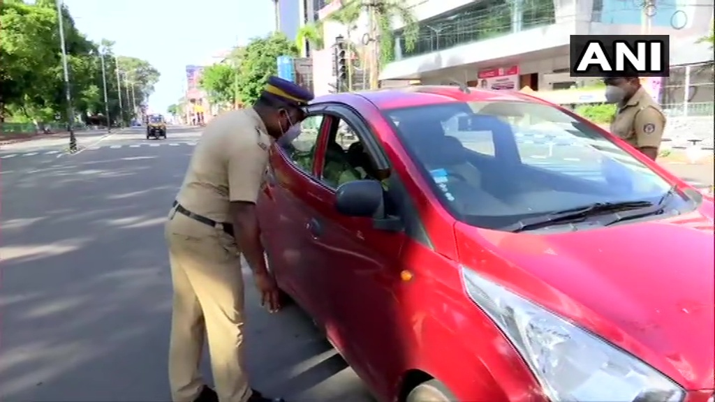 കേരളത്തില്‍ ഇന്ന് കടുത്ത നിയന്ത്രണം: ചിത്രങ്ങള്‍