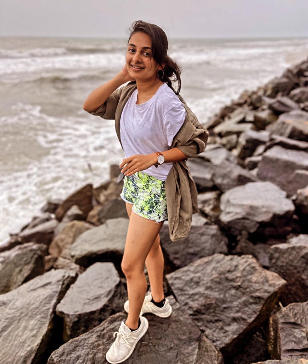 ഗൗണില്‍ കിടിലന്‍ ലുക്കില്‍ എസ്തര്‍ അനില്‍: 44 കിലോയുള്ള താരം ധരിച്ചത് 58 കിലോയുള്ള ഗൗണ്‍