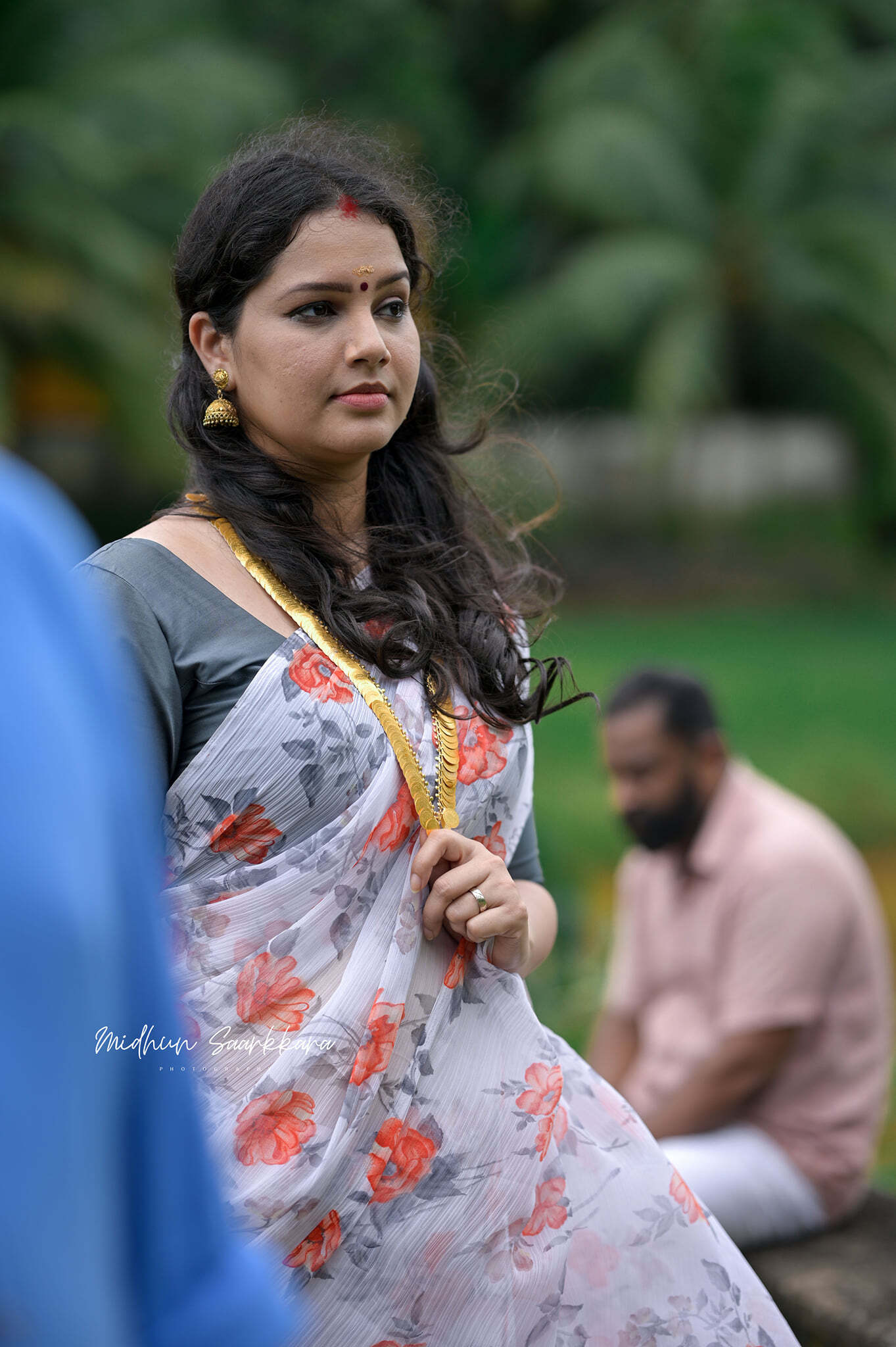 പൊന്മുട്ടയിടുന്ന താറാവിനെ 52 ചിത്രങ്ങളിലൊതുക്കി നടൻ ശ്രീജിത്ത് രവിയും ഭാര്യ സജിത ശ്രീജിത്തും.