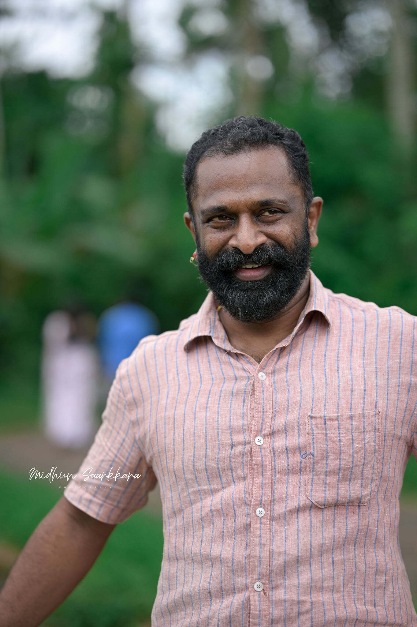 പൊന്മുട്ടയിടുന്ന താറാവിനെ 52 ചിത്രങ്ങളിലൊതുക്കി നടൻ ശ്രീജിത്ത് രവിയും ഭാര്യ സജിത ശ്രീജിത്തും.