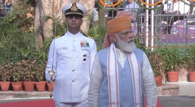 ചെങ്കോട്ടയില്‍ വര്‍ണാഭമായ ആഘോഷങ്ങളുമായി ഇന്ത്യയുടെ 75ാം സ്വാതന്ത്ര്യ ദിനം. ചിത്രങ്ങള്‍ കാണാം