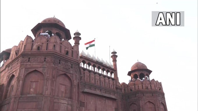 ചെങ്കോട്ടയില്‍ വര്‍ണാഭമായ ആഘോഷങ്ങളുമായി ഇന്ത്യയുടെ 75ാം സ്വാതന്ത്ര്യ ദിനം. ചിത്രങ്ങള്‍ കാണാം