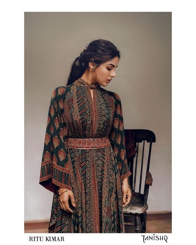 ചൂടന്‍ ചിത്രം പങ്കുവച്ച് നടി സംയുക്ത മേനോന്‍; ബിക്കിനി അണിഞ്ഞ് ഗ്ലാമര്‍ ലുക്കില്‍, വൈറല്‍