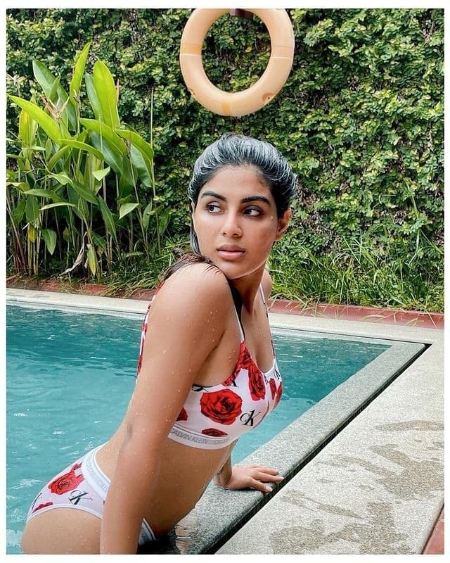 ചൂടന്‍ ചിത്രം പങ്കുവച്ച് നടി സംയുക്ത മേനോന്‍; ബിക്കിനി അണിഞ്ഞ് ഗ്ലാമര്‍ ലുക്കില്‍, വൈറല്‍