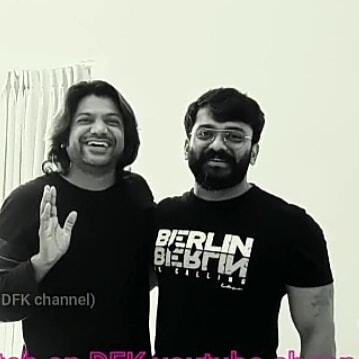 മണിക്കുട്ടനെ ചേര്‍ത്ത് നിര്‍ത്തി മുത്തം വെച്ച് പൊളി ഫിറോസ്; കൂടെ മറ്റ് താരങ്ങളും