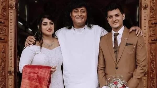 ഒരു തരി പൊന്നില്ലാതെ ബോബി ചെമ്മണ്ണൂരിന്റെ മകളുടെ വിവാഹം; ചിത്രങ്ങള്‍ കാണാം, വരന്‍ നടന്‍ സാം സബിന്‍