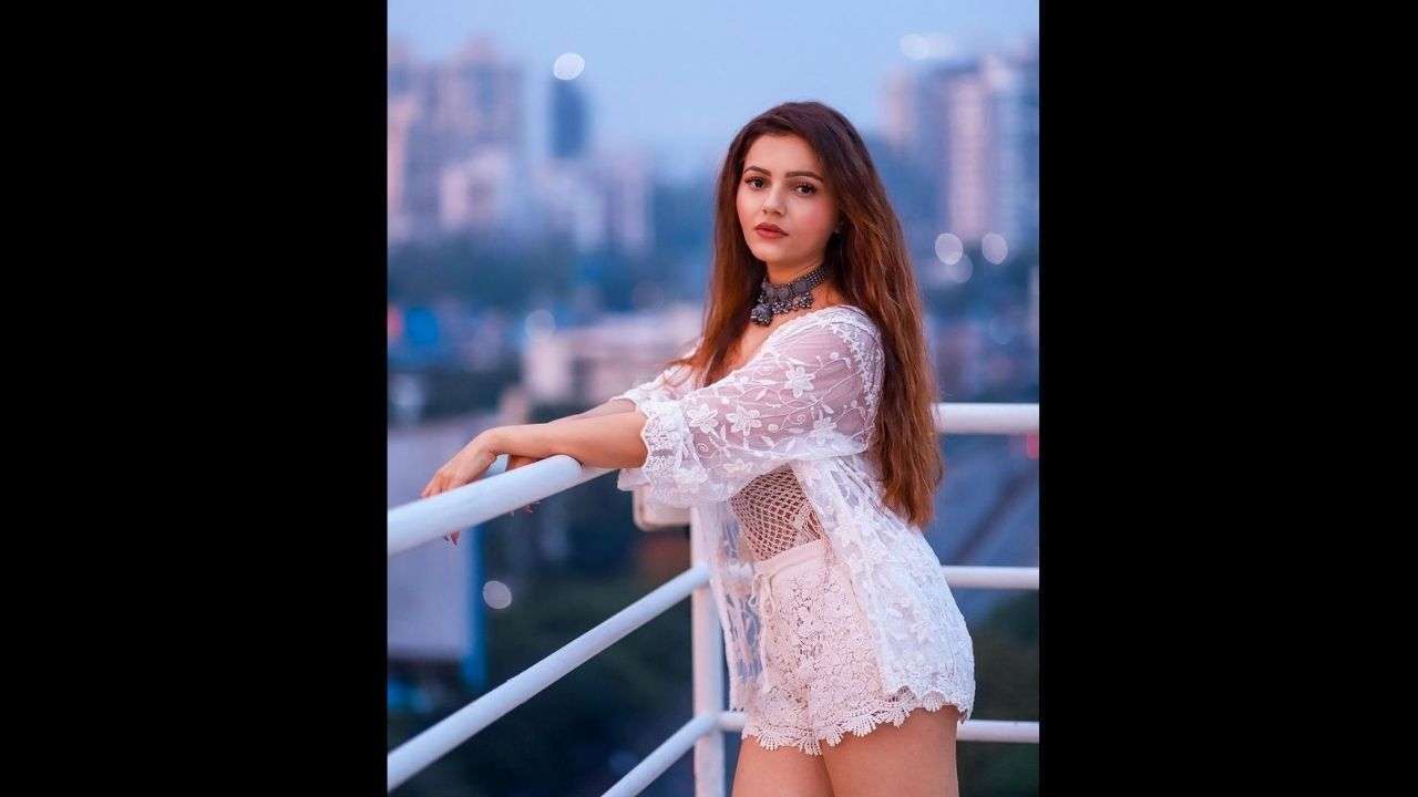 ബീച്ചില്‍ ആര്‍ത്തുല്ലസിച്ച് ബിഗ് ബോസ് താരം: വൈറലായി ഗ്ലാമര്‍ ചിത്രങ്ങള്‍ 