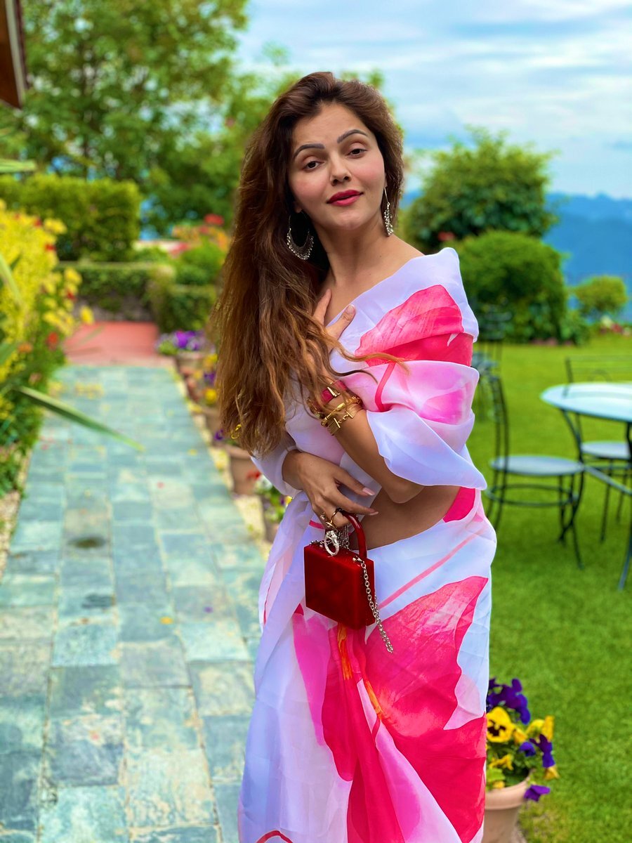 ബീച്ചില്‍ ആര്‍ത്തുല്ലസിച്ച് ബിഗ് ബോസ് താരം: വൈറലായി ഗ്ലാമര്‍ ചിത്രങ്ങള്‍ 