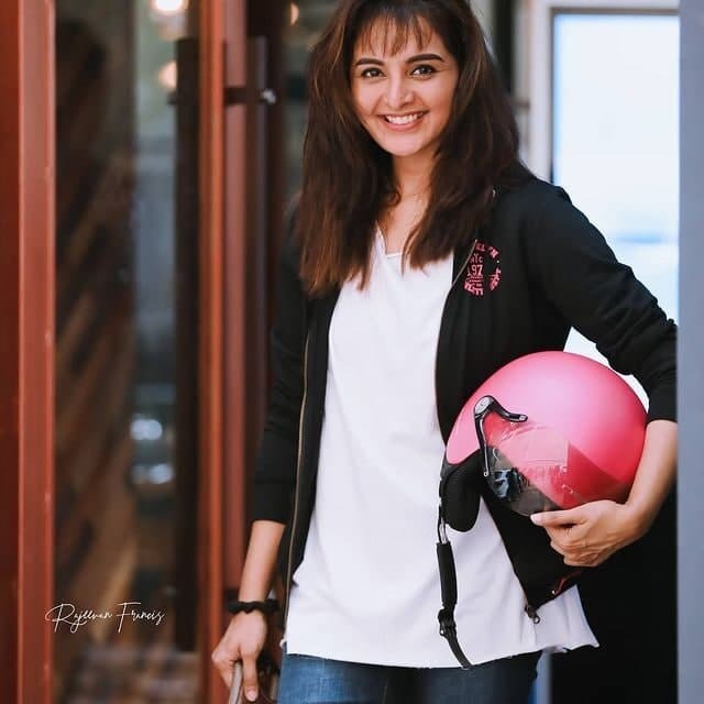 കിടുക്കാച്ചി ലുക്കില്‍ ആരാധകരെ ഞെട്ടിച്ച് മഞ്ജുവാര്യര്‍; ഇപ്പോള്‍ എത്ര പ്രായം തോന്നും?