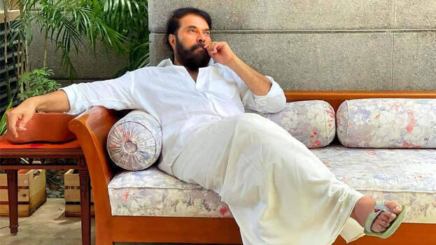 അപ്രതീക്ഷിതമായി വീട്ടിലെത്തി ഞെട്ടിച്ച് മമ്മൂട്ടി; ശ്രീജേഷിന് അഭിനന്ദനം, കൈ വിറച്ച് പോയെന്ന് താരം, വൈറലായി ചിത്രങ്ങള്‍