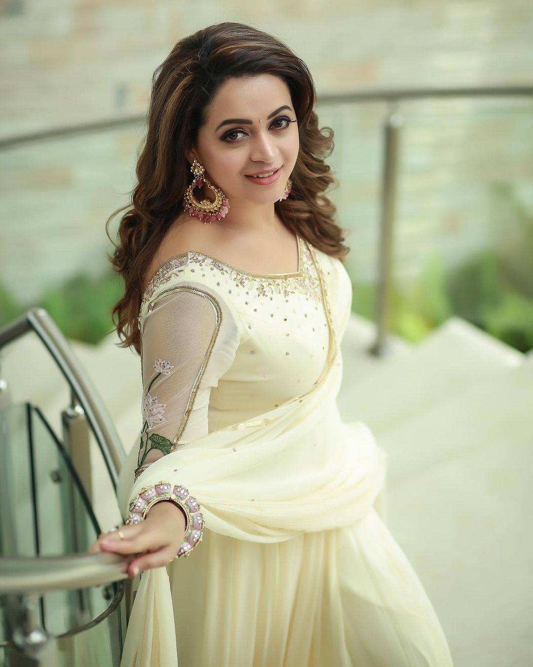 അനാര്‍ക്കലിയില്‍ ഞെട്ടിച്ച് ഭാവന; അഭിനന്ദിച്ച് രമ്യ നമ്പീശനും ഗീതു മോഹന്‍ദാസും