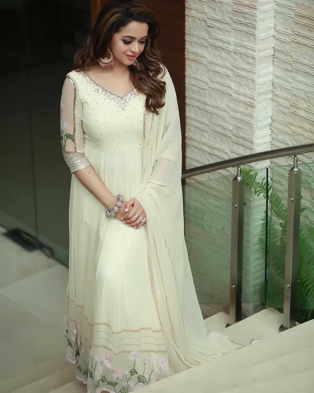 അനാര്‍ക്കലിയില്‍ ഞെട്ടിച്ച് ഭാവന; അഭിനന്ദിച്ച് രമ്യ നമ്പീശനും ഗീതു മോഹന്‍ദാസും