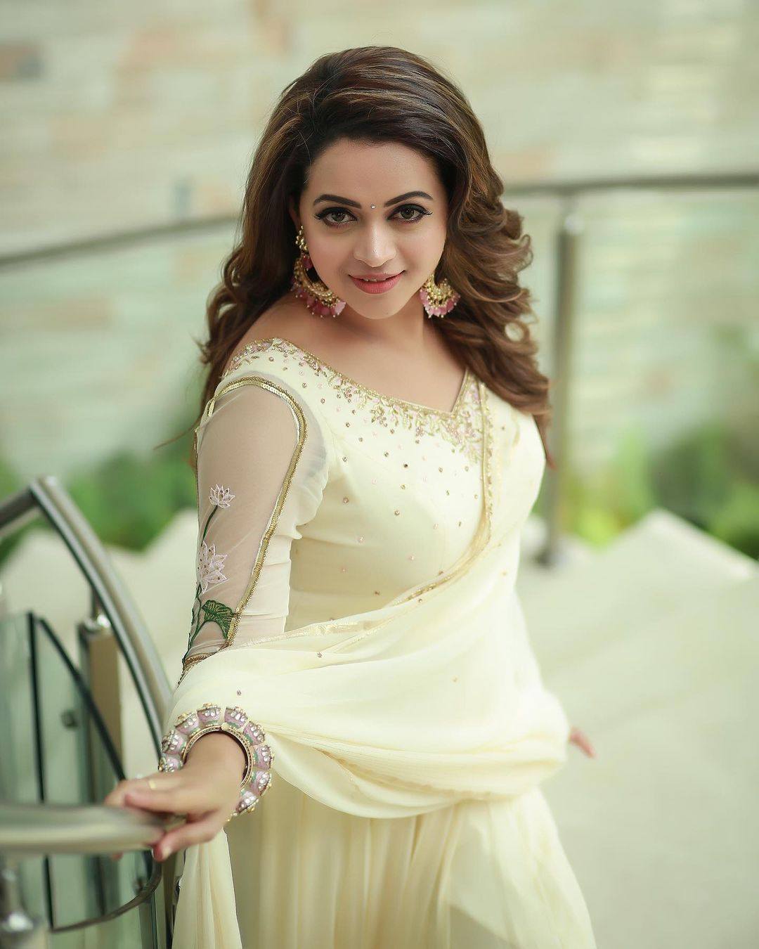 അനാര്‍ക്കലിയില്‍ ഞെട്ടിച്ച് ഭാവന; അഭിനന്ദിച്ച് രമ്യ നമ്പീശനും ഗീതു മോഹന്‍ദാസും