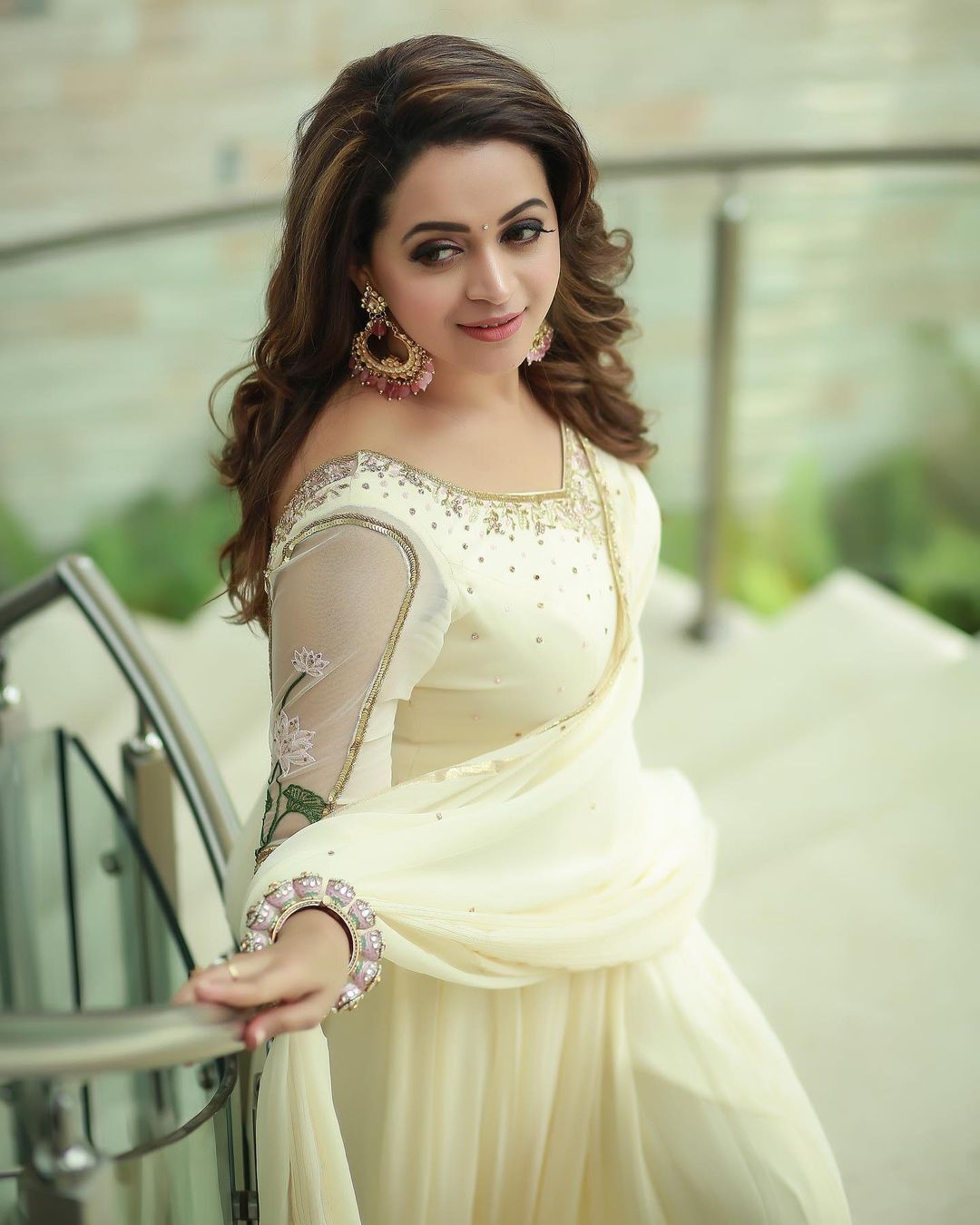 അനാര്‍ക്കലിയില്‍ ഞെട്ടിച്ച് ഭാവന; അഭിനന്ദിച്ച് രമ്യ നമ്പീശനും ഗീതു മോഹന്‍ദാസും