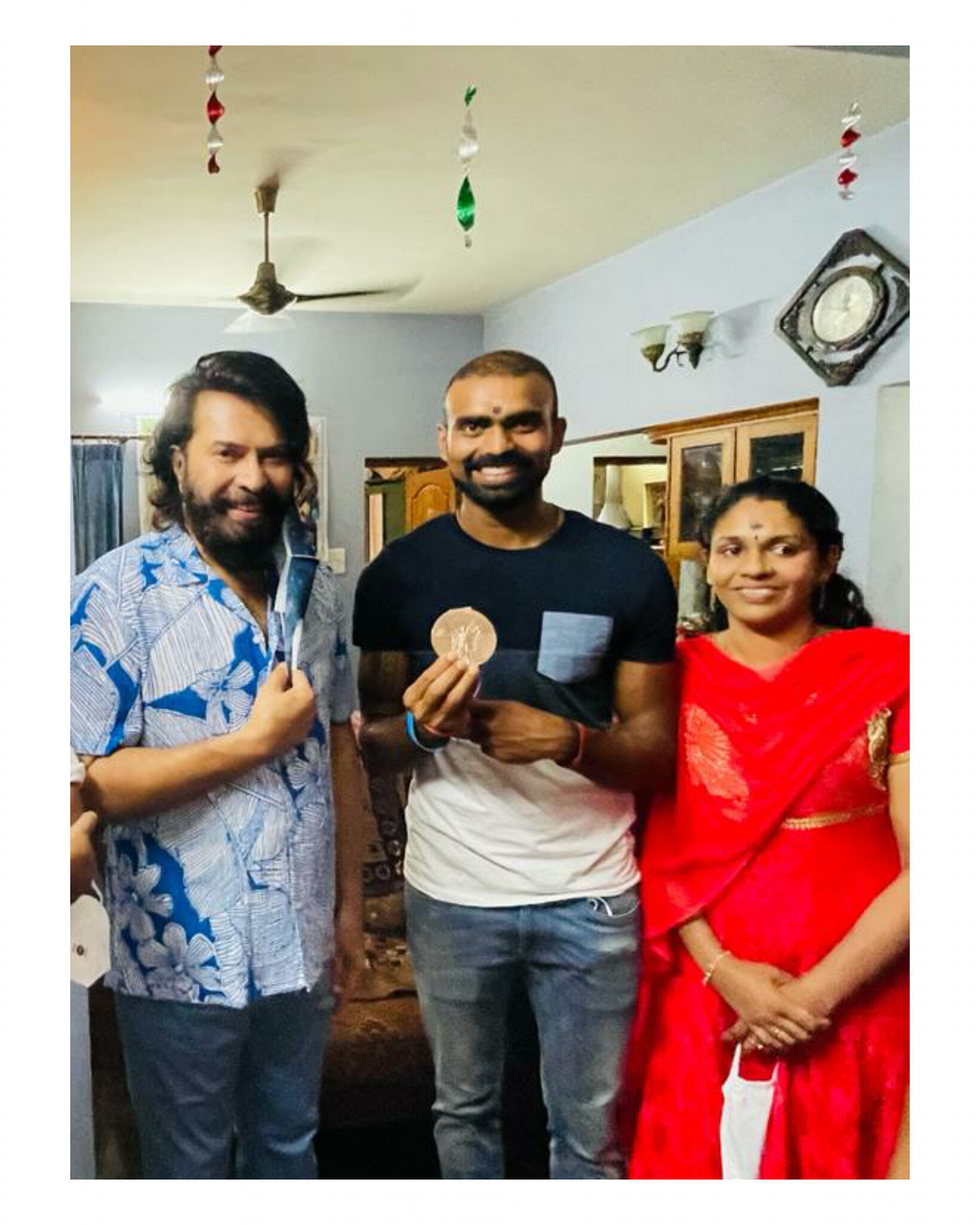 വീണ്ടും മമ്മൂട്ടി... തരംഗമായി പുതിയ ഫോട്ടോ, താര രാജാവിന്റെ ചിത്രം ഏറ്റെടുത്ത് ആരാധകര്‍