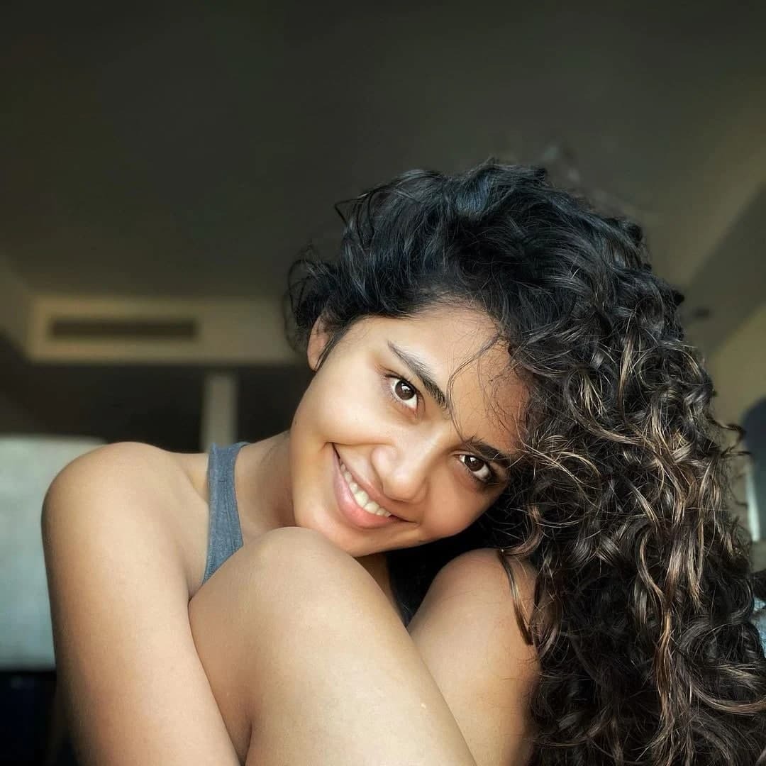 എന്തൊരു നോട്ടം!! അനുപമ പരമേശ്വരന്റെ പുതിയ ചിത്രങ്ങള്‍ വൈറല്‍, കൂടുതല്‍ സുന്ദരിയായെന്ന് ആരാധകര്‍
