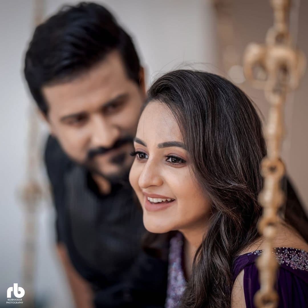 നിറവയറുമായി നടി ഭാമ; അന്ന് ഞാന്‍ ആറ് മാസം ഗര്‍ഭിണി... നടിയുടെ വൈറല്‍ ഫോട്ടോകള്‍ കാണാം