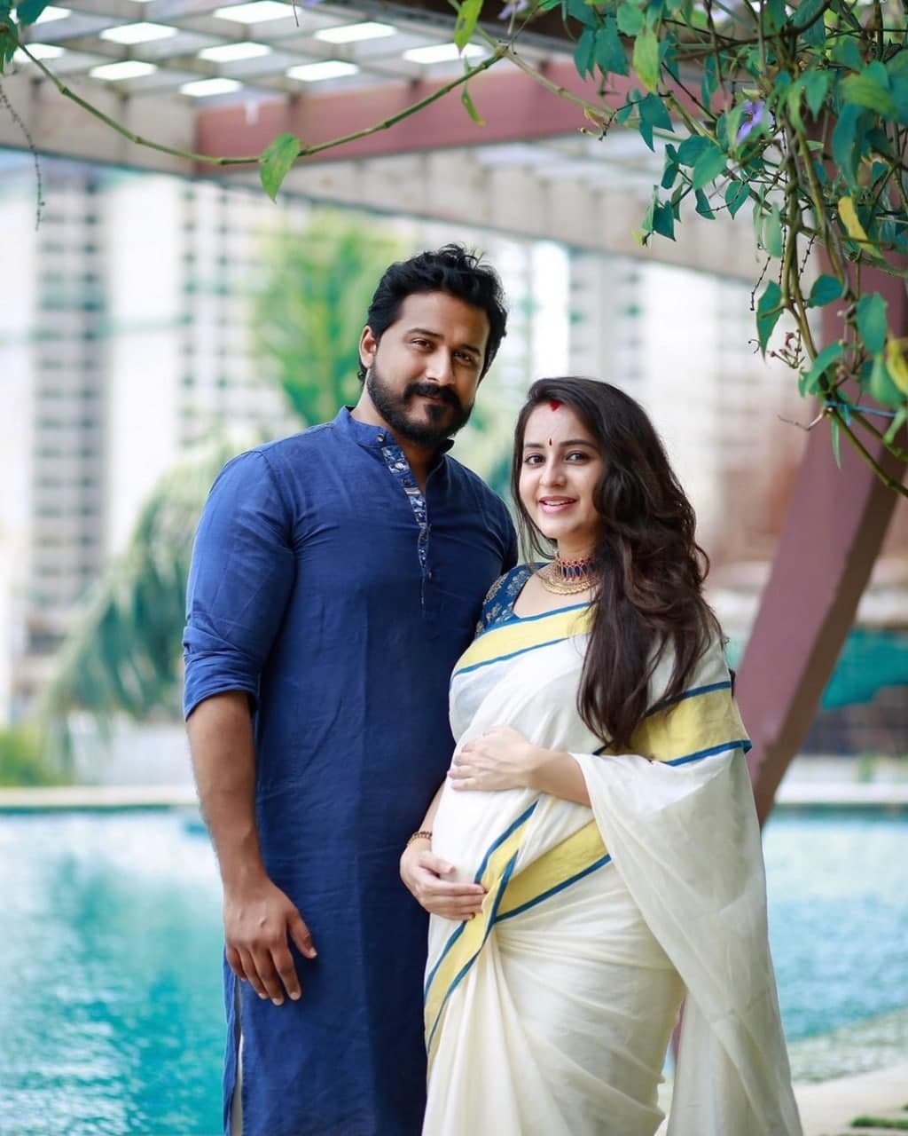 നിറവയറുമായി നടി ഭാമ; അന്ന് ഞാന്‍ ആറ് മാസം ഗര്‍ഭിണി... നടിയുടെ വൈറല്‍ ഫോട്ടോകള്‍ കാണാം