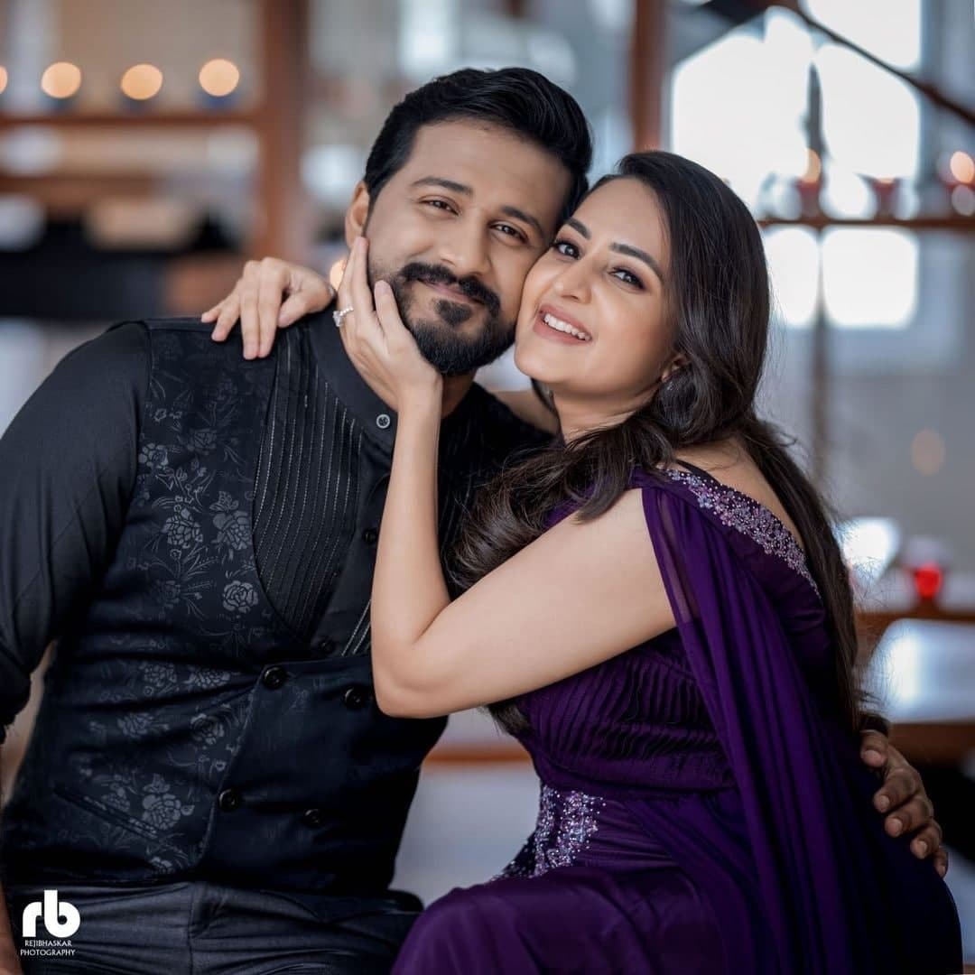 നിറവയറുമായി നടി ഭാമ; അന്ന് ഞാന്‍ ആറ് മാസം ഗര്‍ഭിണി... നടിയുടെ വൈറല്‍ ഫോട്ടോകള്‍ കാണാം