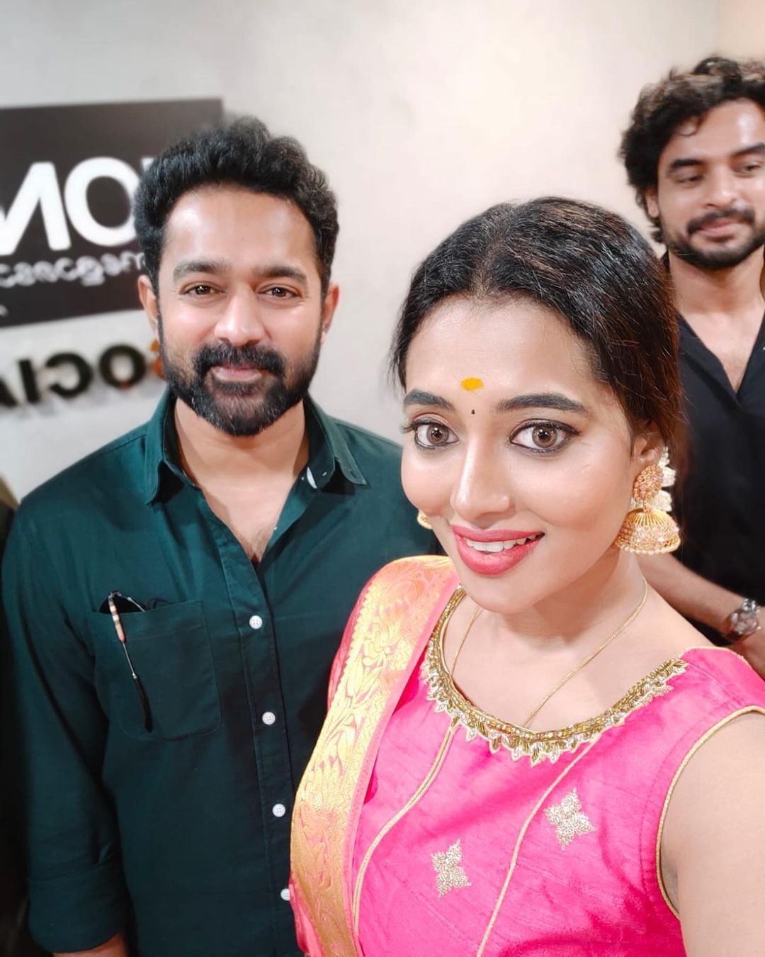 മോഹന്‍ലാലും ടൊവിനോയും ആസിഫും: താരങ്ങളോടൊപ്പമുള്ള ചിത്രം പങ്കുവെച്ച് ബിഗ് ബോസ് താരം രമ്യ പണിക്കര്‍