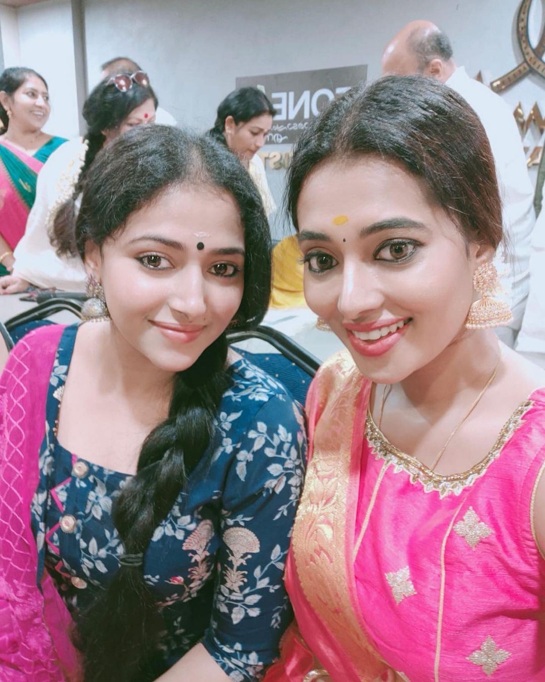 മോഹന്‍ലാലും ടൊവിനോയും ആസിഫും: താരങ്ങളോടൊപ്പമുള്ള ചിത്രം പങ്കുവെച്ച് ബിഗ് ബോസ് താരം രമ്യ പണിക്കര്‍