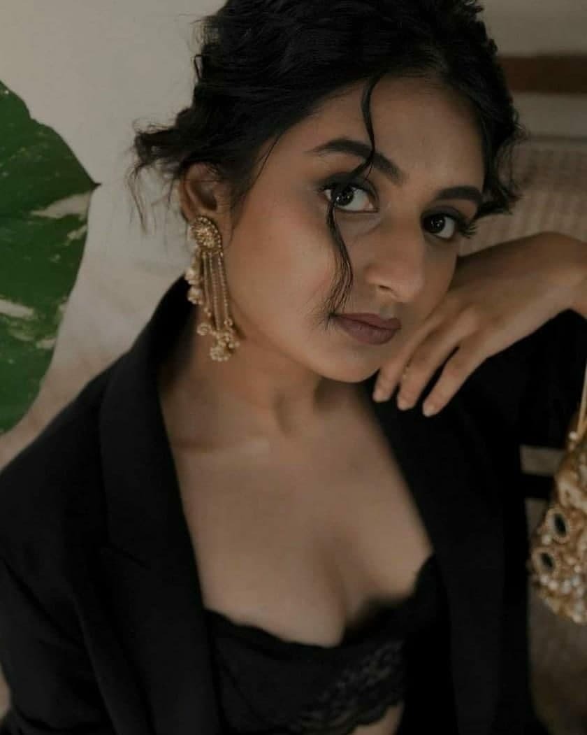 അള്‍ട്രാ ഗ്ലാമറസ് ഫോട്ടോഷൂട്ടുമായി എസ്തര്‍ അനില്‍; ദൃശ്യത്തിലൂടെ മനം കവര്‍ന്ന താരത്തിന്റെ പുതിയ ചിത്രങ്ങള്‍
