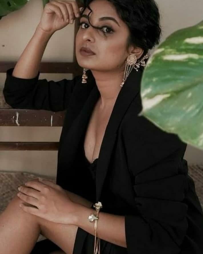 അള്‍ട്രാ ഗ്ലാമറസ് ഫോട്ടോഷൂട്ടുമായി എസ്തര്‍ അനില്‍; ദൃശ്യത്തിലൂടെ മനം കവര്‍ന്ന താരത്തിന്റെ പുതിയ ചിത്രങ്ങള്‍