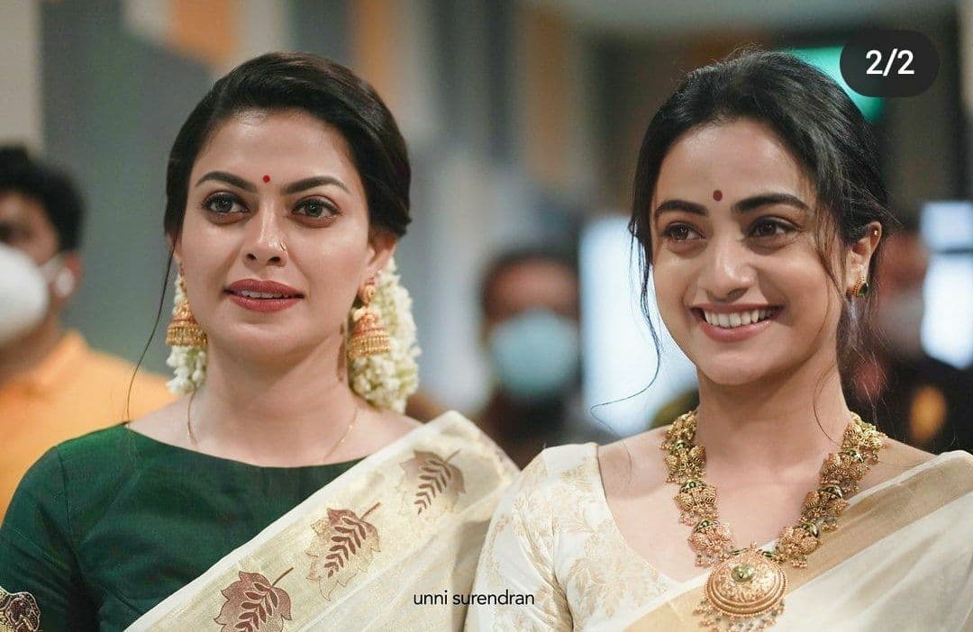 ഓണം സാരിയില്‍ തിളങ്ങി നടി അനുശ്രിയും നമിത പ്രമോദും ഉള്‍പ്പടേയുള്ളവര്‍: അമ്മ യോഗത്തിലെ ചിത്രങ്ങള്‍ വൈറല്‍ 