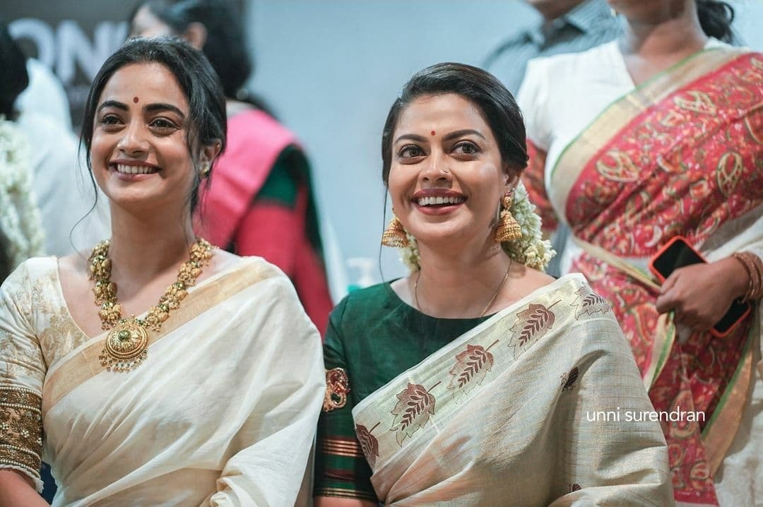 ഓണം സാരിയില്‍ തിളങ്ങി നടി അനുശ്രിയും നമിത പ്രമോദും ഉള്‍പ്പടേയുള്ളവര്‍: അമ്മ യോഗത്തിലെ ചിത്രങ്ങള്‍ വൈറല്‍ 