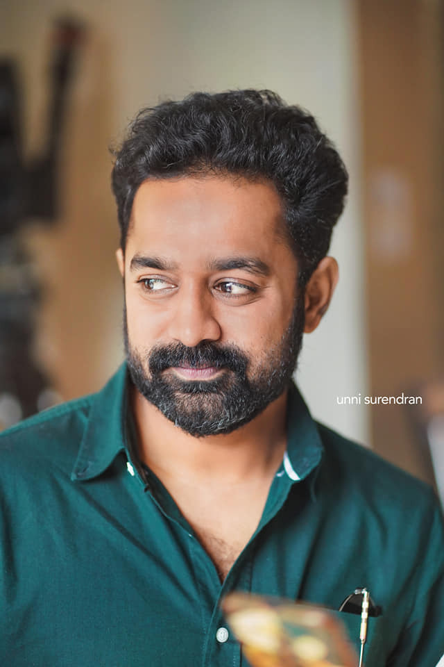 സ്റ്റൈലിഷായി അമ്മ യോഗത്തില്‍ എത്തിയ ആസിഫ് അലി: ചിത്രങ്ങള്‍ ഏറ്റെടുത്ത് ആരാധകര്‍