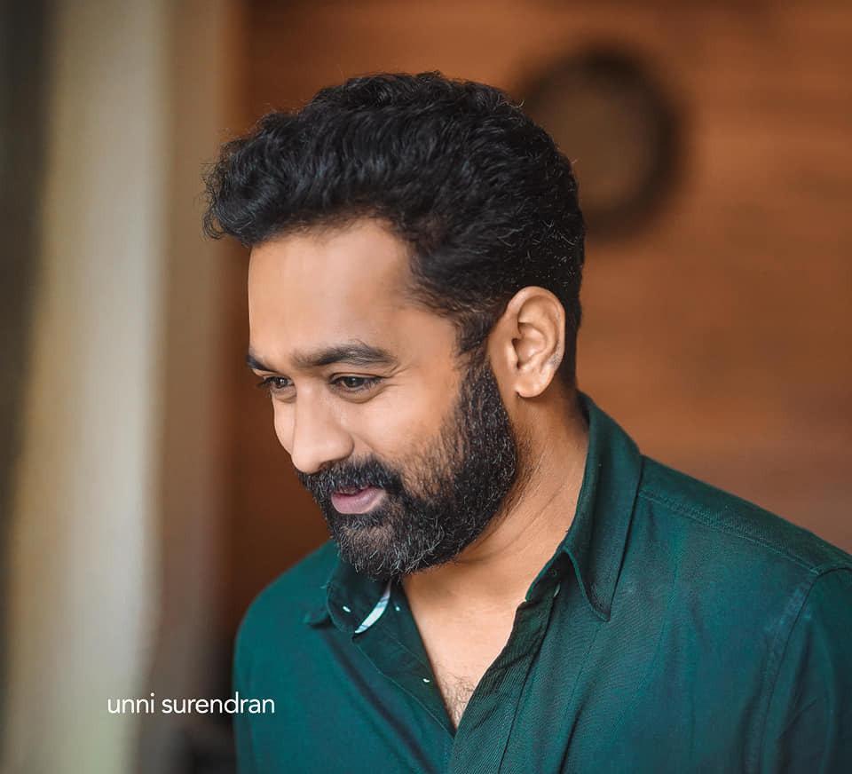 സ്റ്റൈലിഷായി അമ്മ യോഗത്തില്‍ എത്തിയ ആസിഫ് അലി: ചിത്രങ്ങള്‍ ഏറ്റെടുത്ത് ആരാധകര്‍