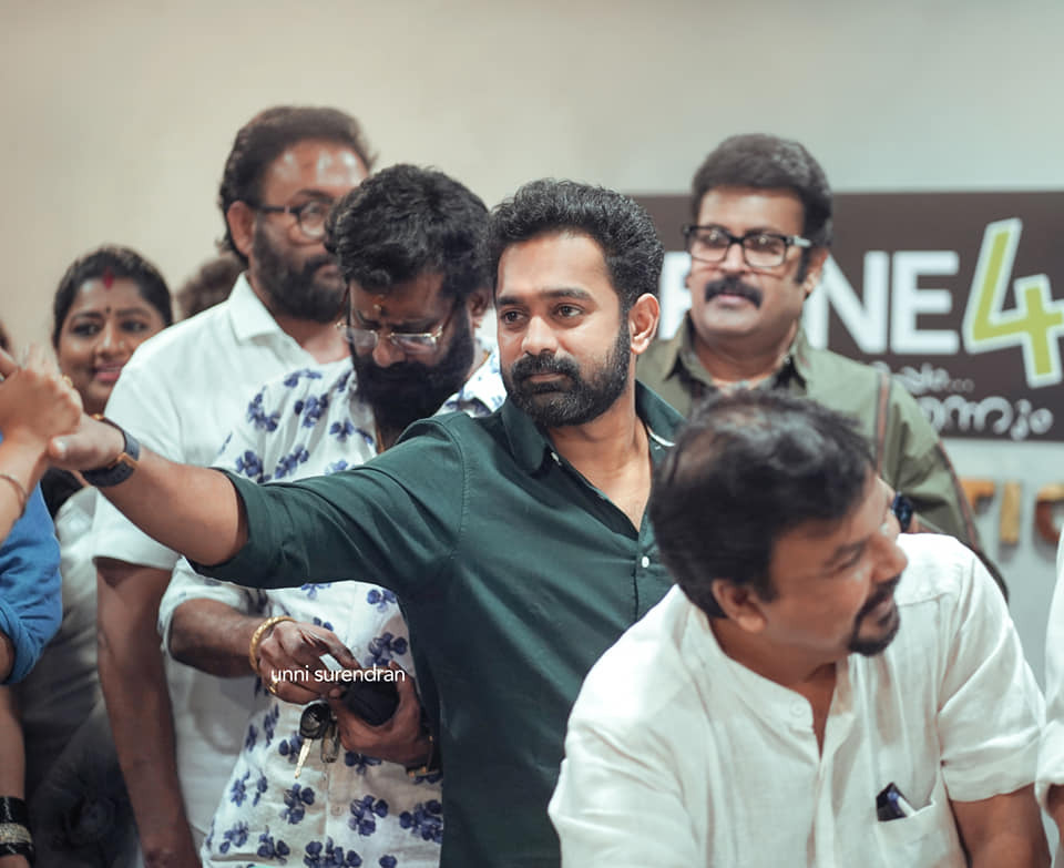 സ്റ്റൈലിഷായി അമ്മ യോഗത്തില്‍ എത്തിയ ആസിഫ് അലി: ചിത്രങ്ങള്‍ ഏറ്റെടുത്ത് ആരാധകര്‍