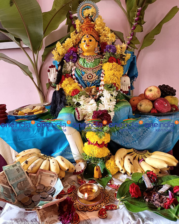 ಚಿತ್ರಗಳು: ಹಿರಿಯೂರಿನಲ್ಲಿ ಸಂಭ್ರಮದಿಂದ ವರಮಹಾಲಕ್ಷ್ಮಿ ಹಬ್ಬ ಮಾಡಿದ ಜನರು 