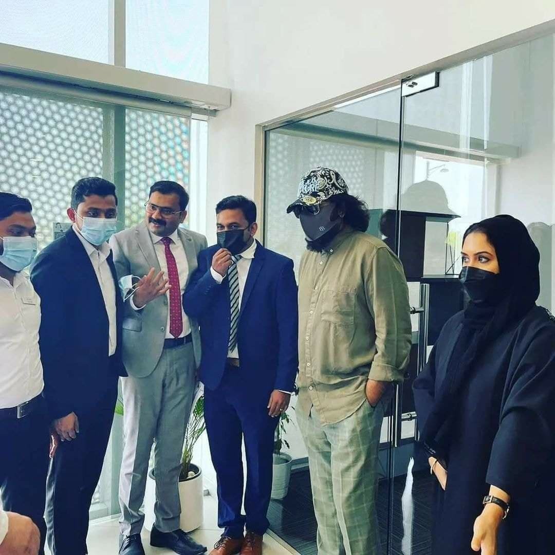 ഗോള്‍ഡന്‍ വിസ സ്വീകരിക്കാനായി താരരാജാക്കന്‍മാര്‍ ദുബൈയില്‍: ചിത്രങ്ങള്‍ വൈറല്‍