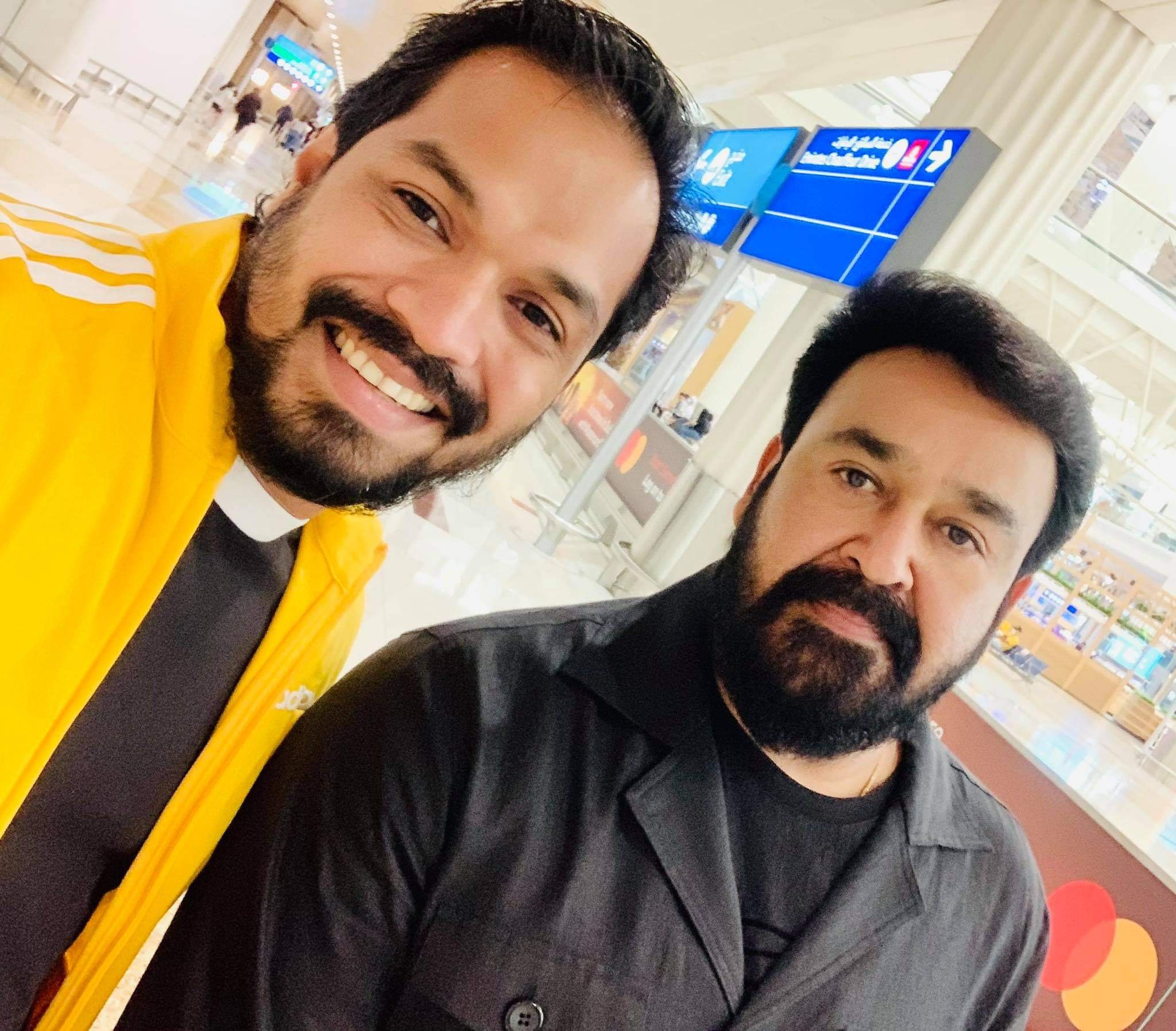 ഗോള്‍ഡന്‍ വിസ സ്വീകരിക്കാനായി താരരാജാക്കന്‍മാര്‍ ദുബൈയില്‍: ചിത്രങ്ങള്‍ വൈറല്‍