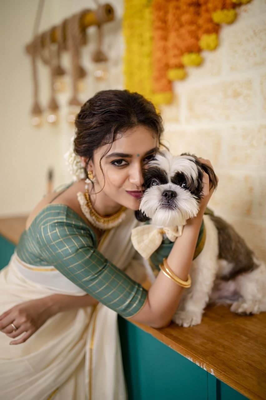 ഓണമാഘോഷിച്ച് നടി കീര്‍ത്തി സുരേഷ്; താരത്തിന്റെ അടിപൊളി ചിത്രങ്ങള്‍