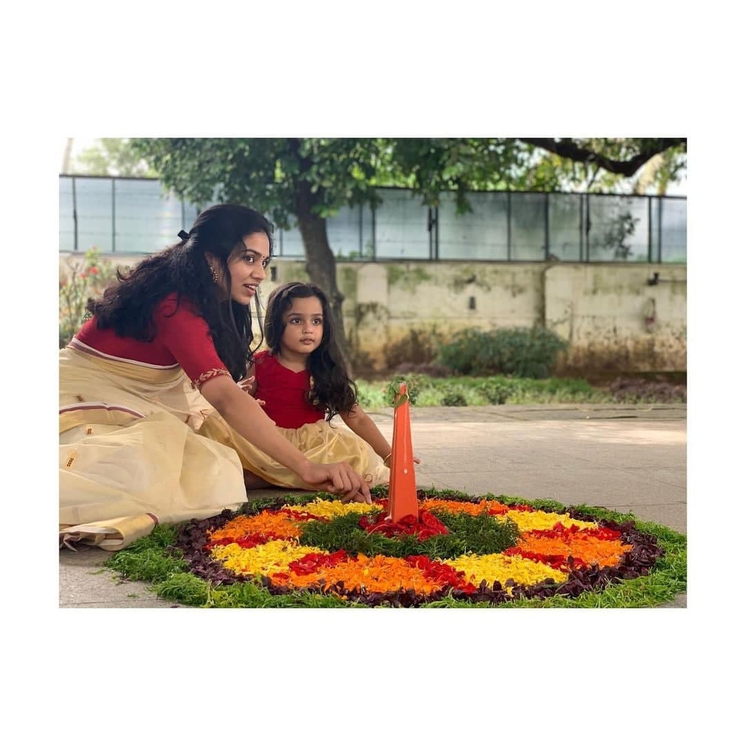 ഓണം ആഘോഷിച്ച് ദിലീപിന്റെ മക്കള്‍ മീനാക്ഷിയും മഹാലക്ഷ്മിയും; ഫോട്ടോ വൈറല്‍, അല്‍പ്പം വൈകി