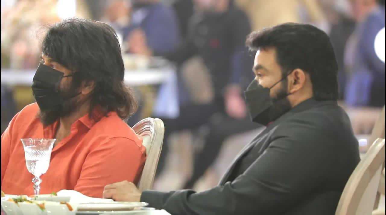 സിംപിള്‍ ലുക്കില്‍ മമ്മൂട്ടി; സ്റ്റൈലിഷ് ആയി മോഹന്‍ലാല്‍... താരരാജാക്കന്‍മാര്‍ ദുബായില്‍ വിവാഹ ചടങ്ങില്‍