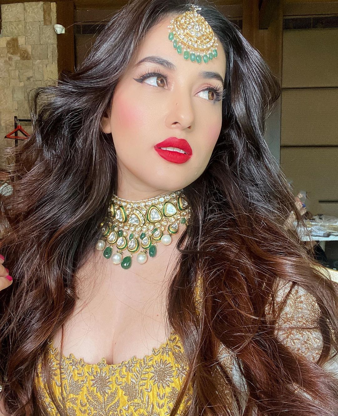 నేపాలీ భామ అదితి బుదతోకి అందాల విందు ఆరగించండి..!! (ఫోటోలు)