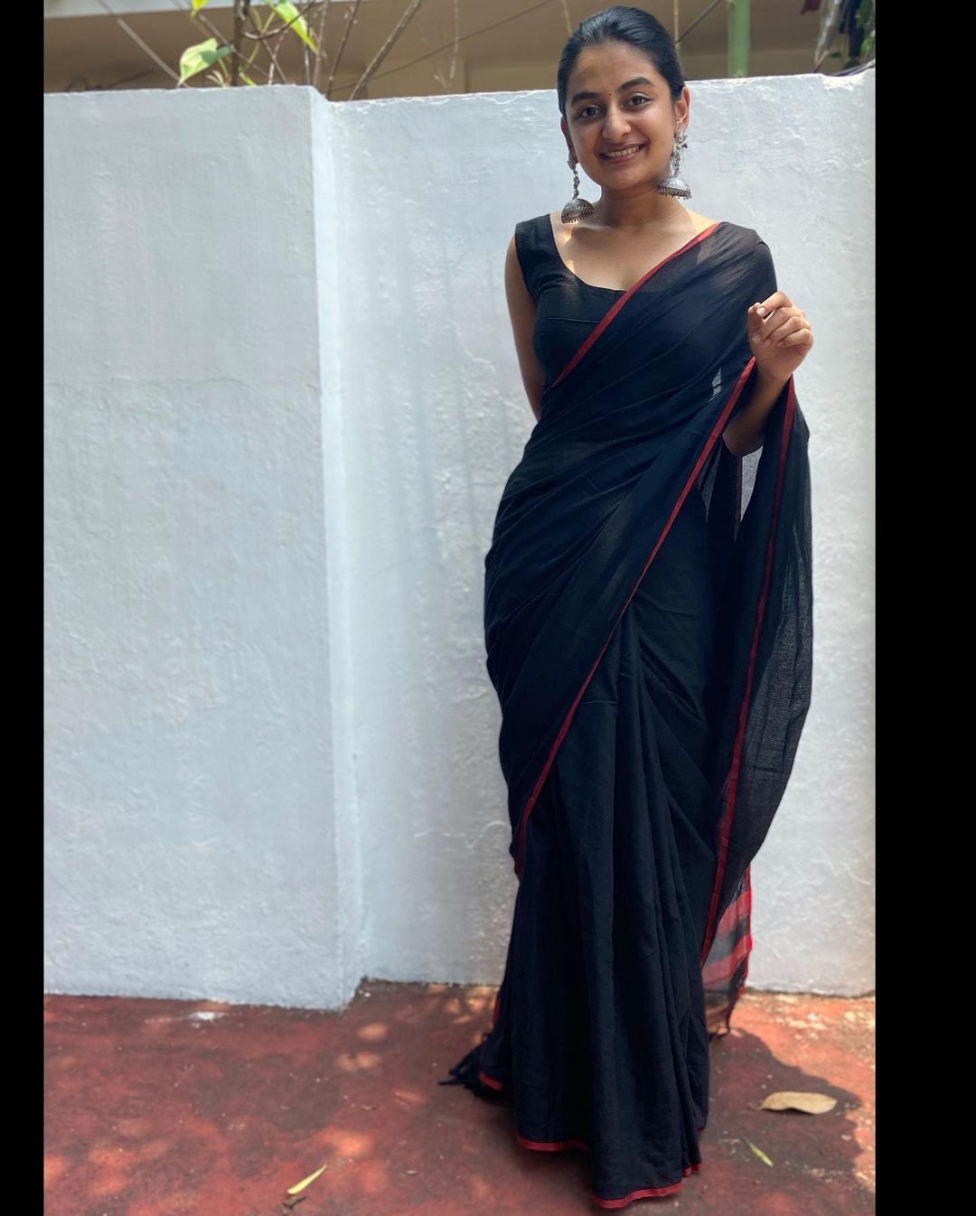 దృశ్యం సినిమాలో వెంకటేష్ కూతురు: ఇప్పుడు ఎలా ఉందో చూడండి..!!